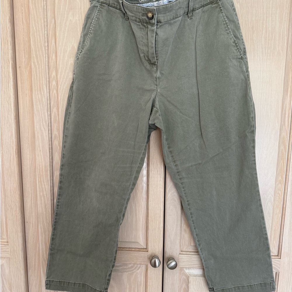 Tommy Bahama Olive Green Cropped Pants